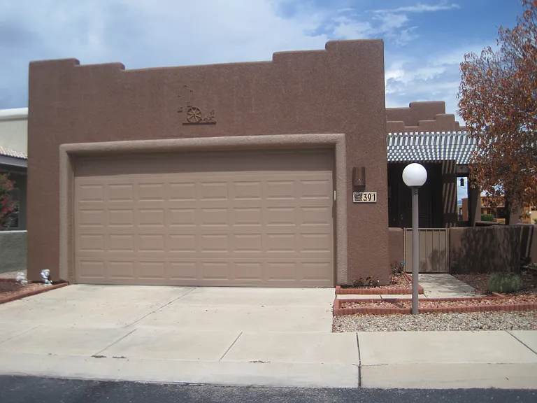 391 S Meadowood Ln — Photo 1