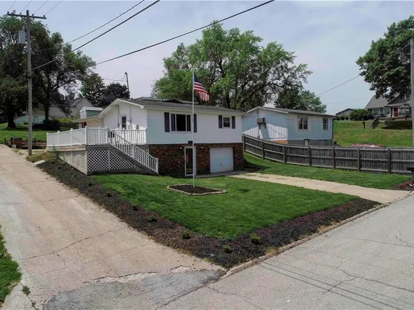 1018 Forest Ave, Atchison, KS 66002