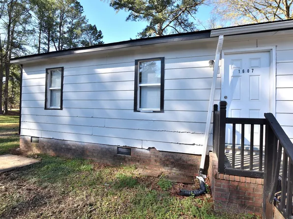 1607 Charter Dr, Rocky Mount, NC 27801