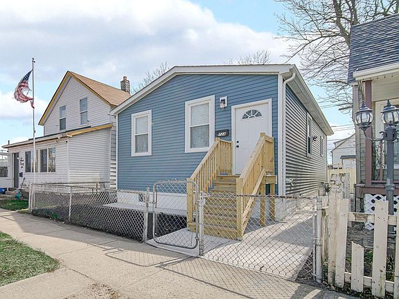 2nd image of 724 Willow Ct