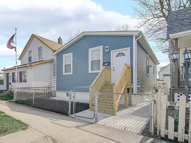 724 Willow Ct — Photo 2