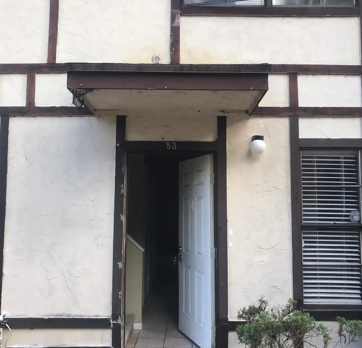 2 bed, 1.5 bath, 963 sqft, $1,900 — Photo 1