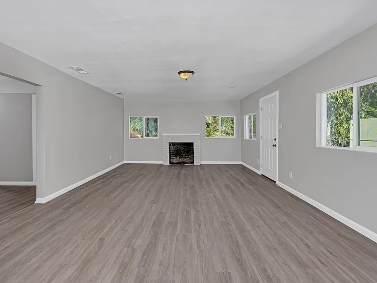 25752 Ellis St — Photo 24