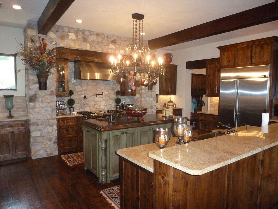 2nd image of 24918 Parview Cir