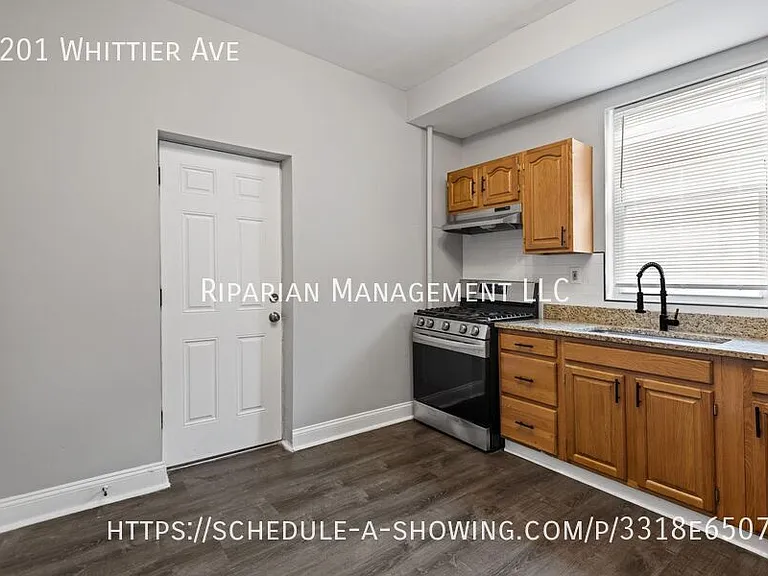 2201 Whittier Ave — Photo 8