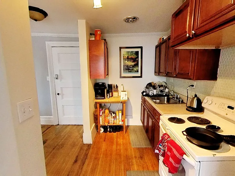 595 University Ave #3 — Photo 5