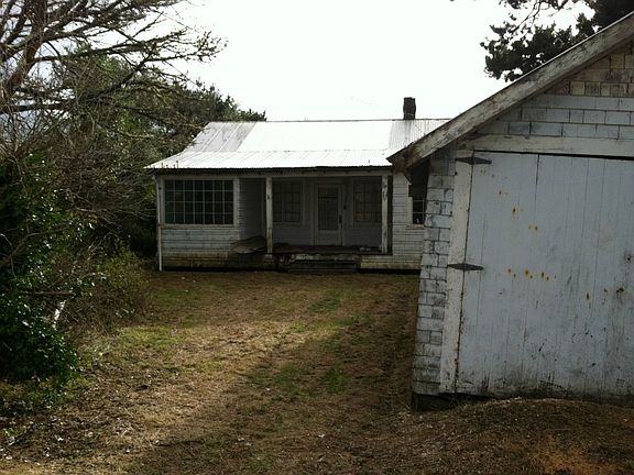 2nd image of 3067 Emerson Ave