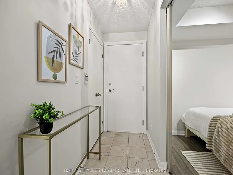 18 Beverley St #416 — Photo 6