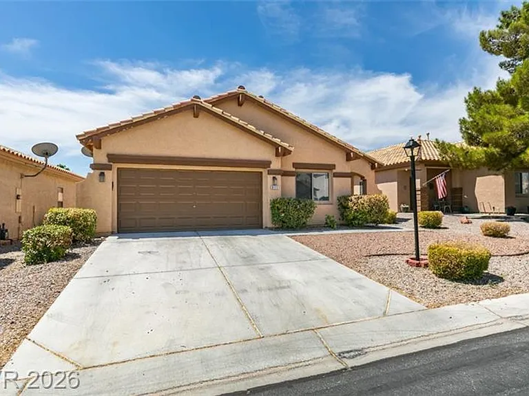 8111 Desert Cloud Ave — Photo 2