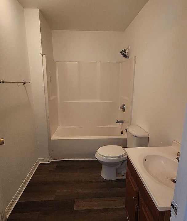 1st image of 5014 E 32nd Ave