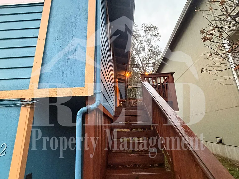 512 S Constitution Ave — Photo 2