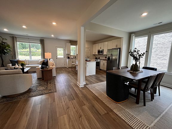 5th image of 237 Dante Dr