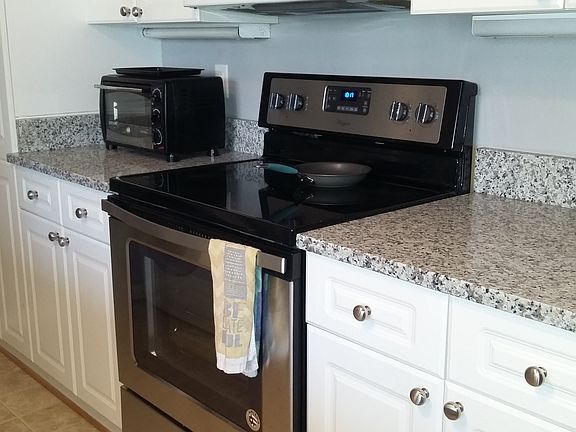 Updated kitchen & appliances