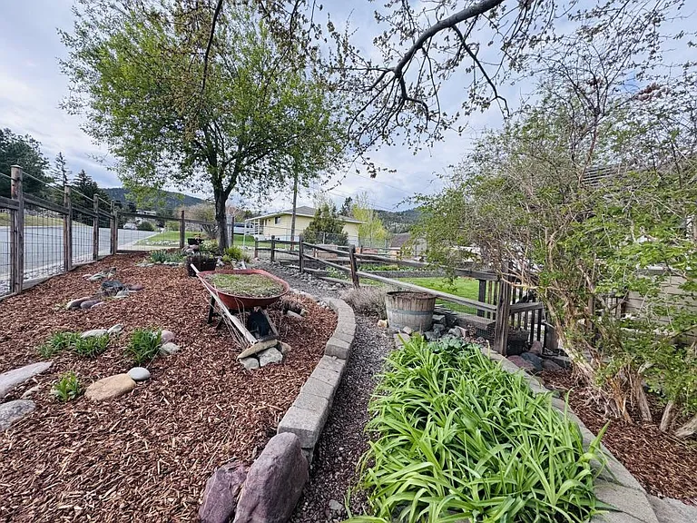 1617 Winne Ave — Photo 38