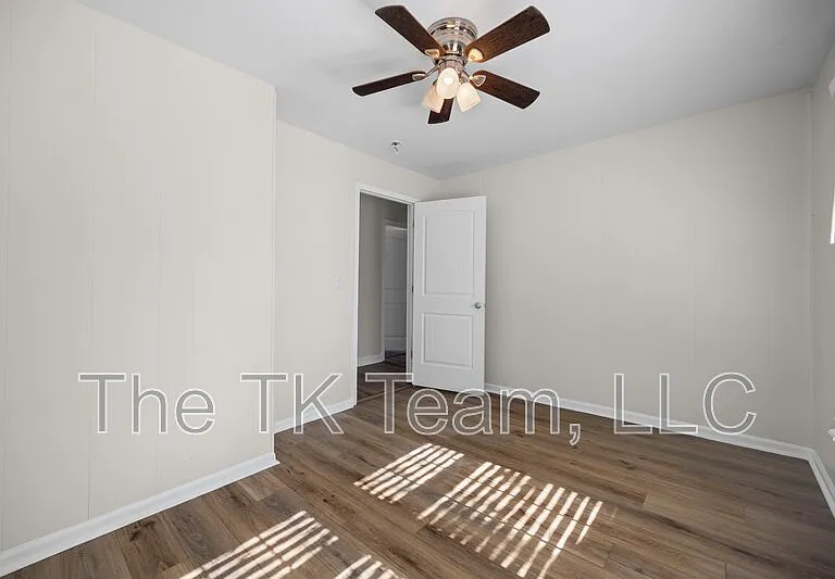 807 N Morris St — Photo 11