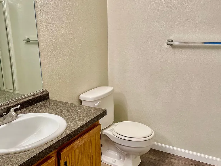Hollister Apartment Complex — Photo 7