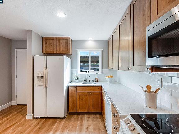 4th image of 394 Ilo Ln APT 605