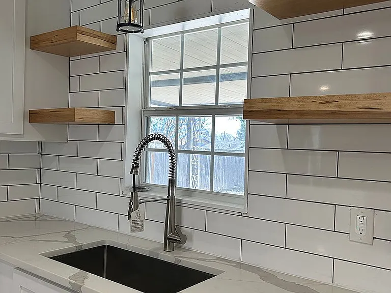 470 Dresden Dr — Photo 11
