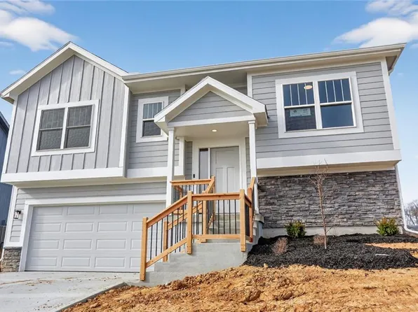 16209 Ryan Cir, Kansas City, MO 64152