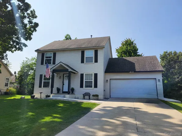2608 Laurel Oak Dr, Howell, MI 48855