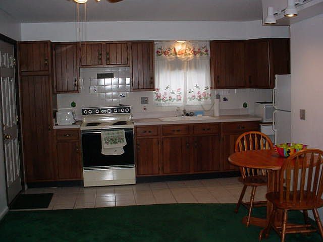 efficiency Kitchen w/ceramic floor
