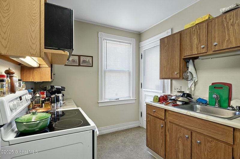 5th image of 112 Crandall Street
