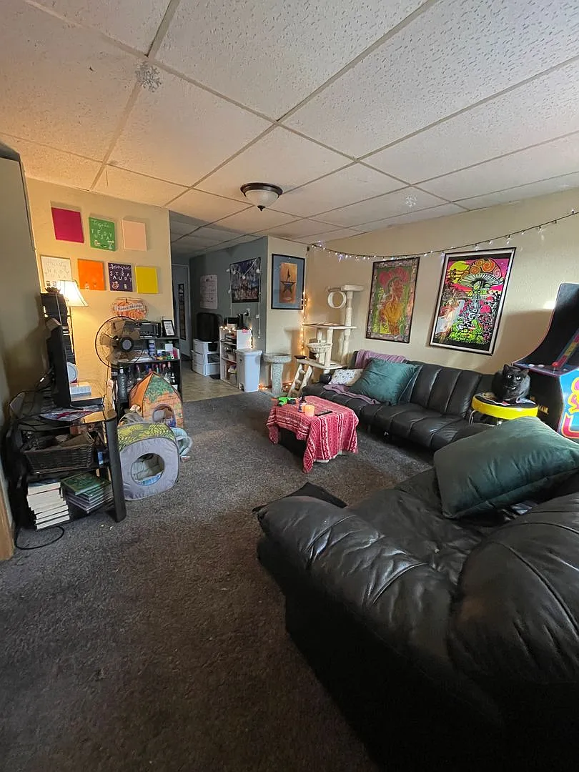 2 Bedroom Apartment Walk to UW-La Crosse & Western Tech — Photo 1