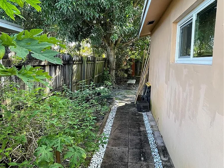 6560 NW 25th Ct — Photo 11