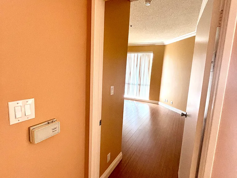 533 S Saint Andrews Pl #416 — Photo 8