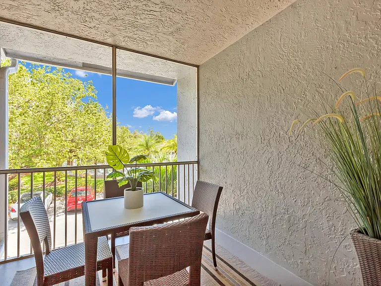 B2 Marseille - 3-Story Townhomes