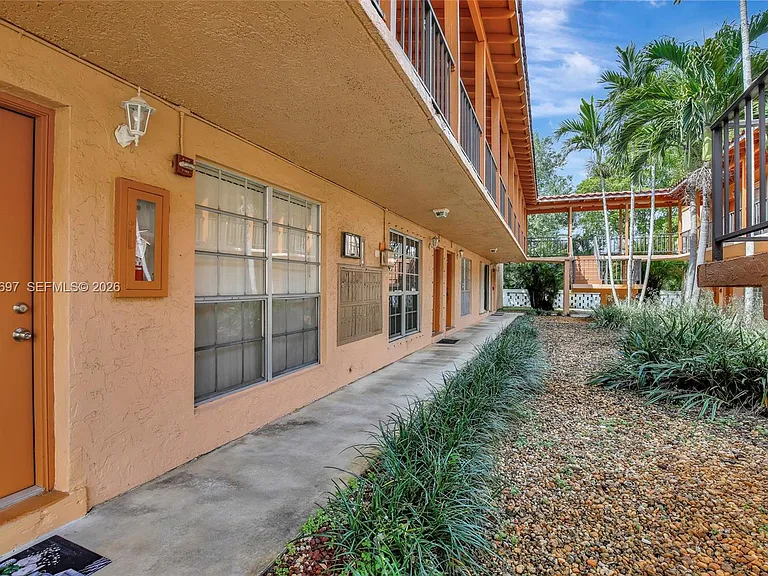 7241 Miami Lakes Dr #D14 — Photo 2