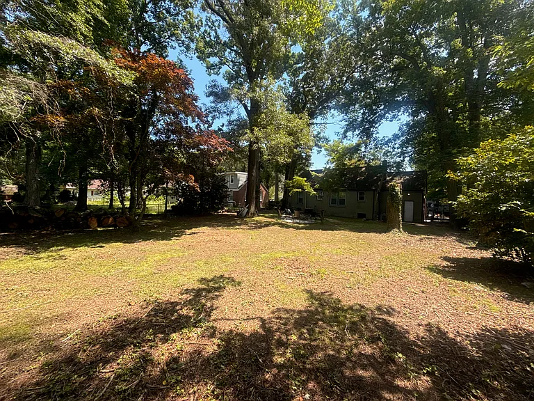 1214 Frank St — Photo 38