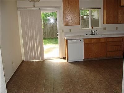 4th image of 119 S Hinkley Ave