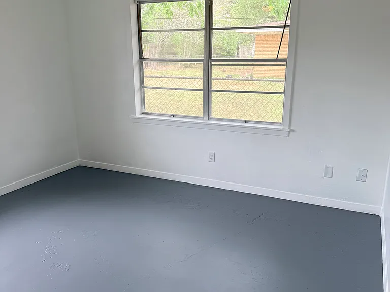 918 Roberts St — Photo 16