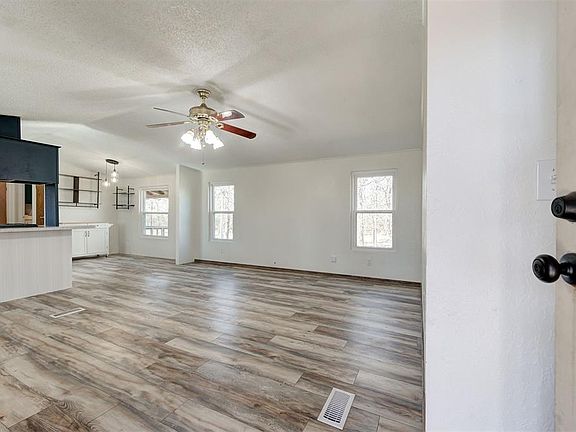 2nd image of 15524 E Hefner Rd