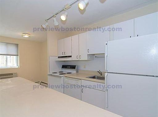 2nd image of 123 Sewall Ave #Gc1a