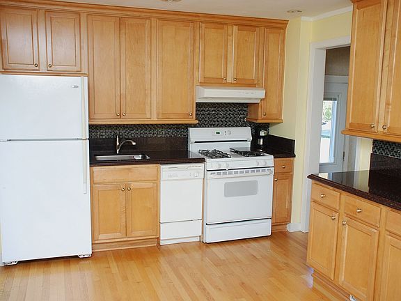 4th image of 1638 Ash St