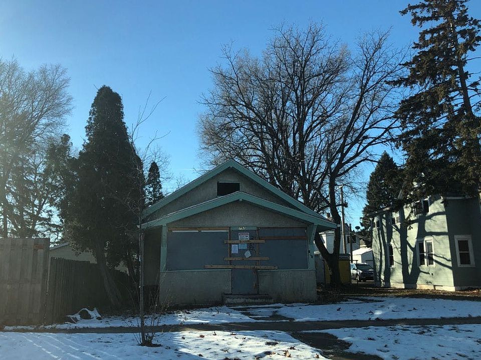 1st image of 792 Rose Ave E