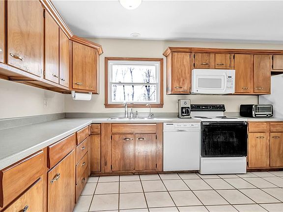 4th image of 8805 Woodside Dr