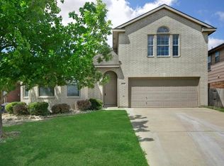 9071 Riverfalls Dr, Fort Worth, TX 76118