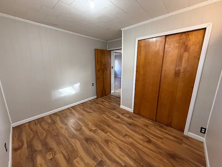 1037 Stringtown Rd — Photo 8