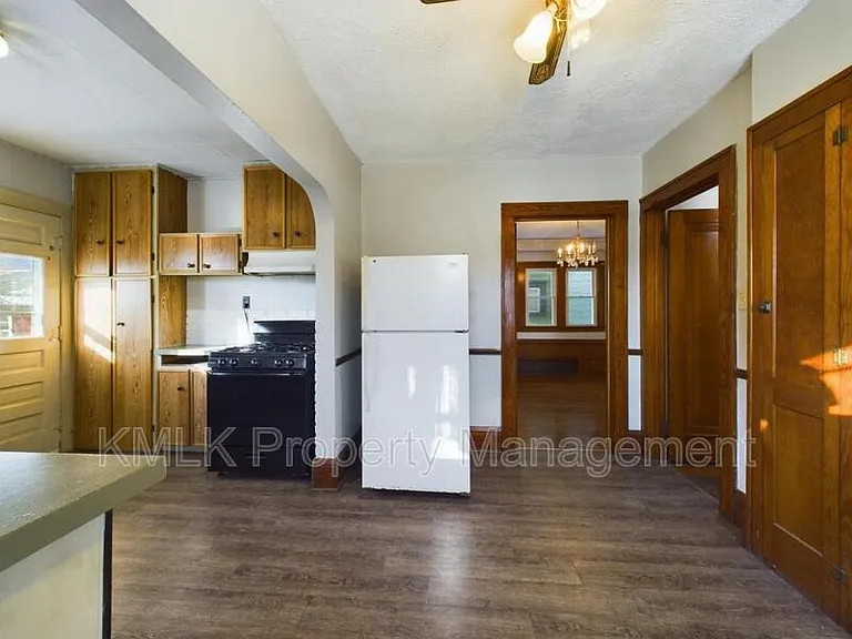524 Allyn St — Photo 20