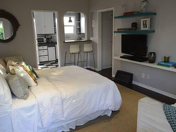 5th image of 8036 Norton Ave #1124