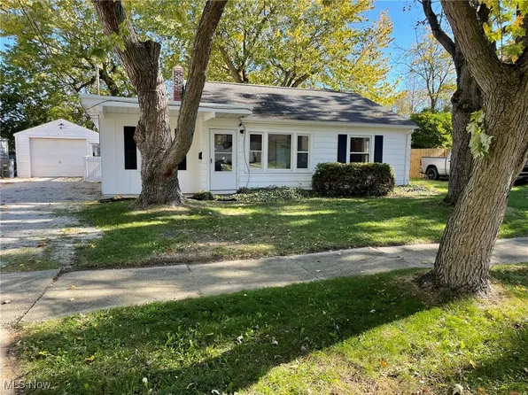 2255 Nesmith Lake Blvd, Akron, OH 44314