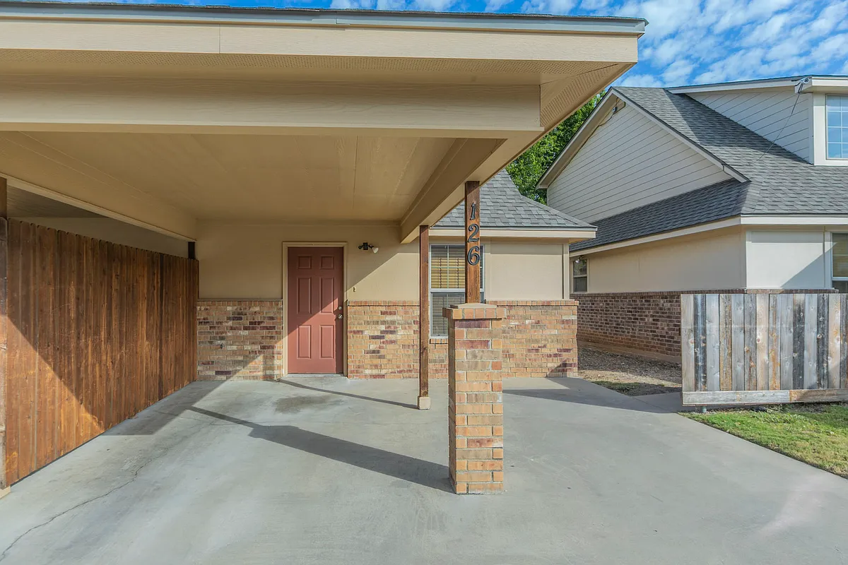 Building Photo - 126 Meadow Park Cir