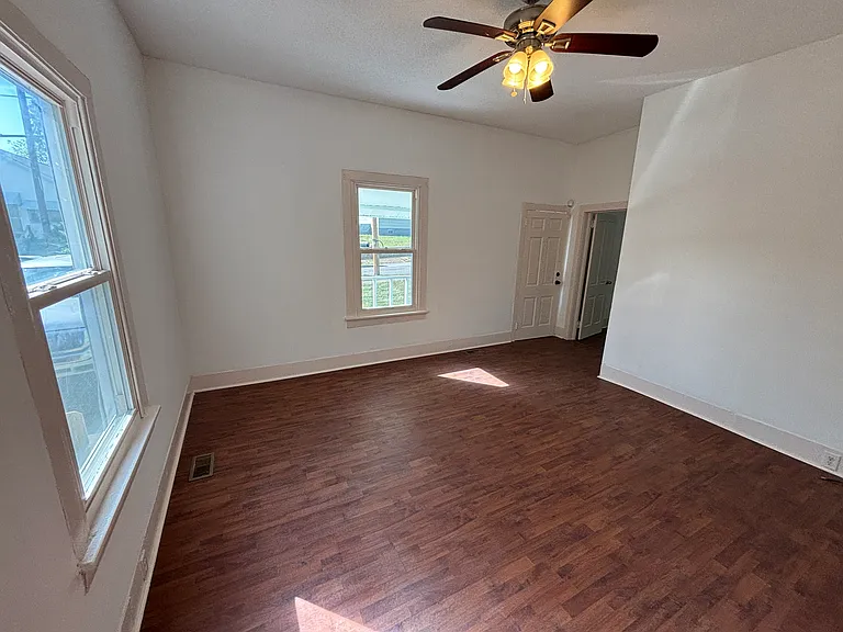 693 Maywood St — Photo 5