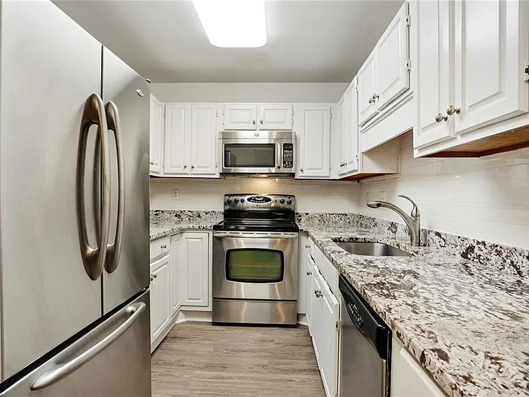3203 Lenox Rd NE #6 — Photo 6