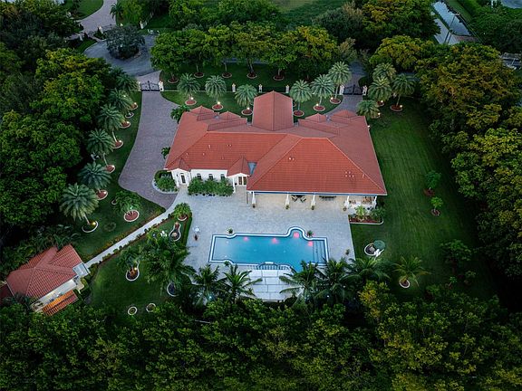 4th image of 5801 Estates Drive