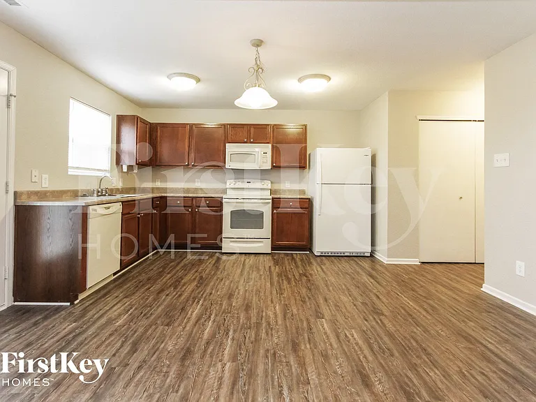 8715 Hosta Way — Photo 5