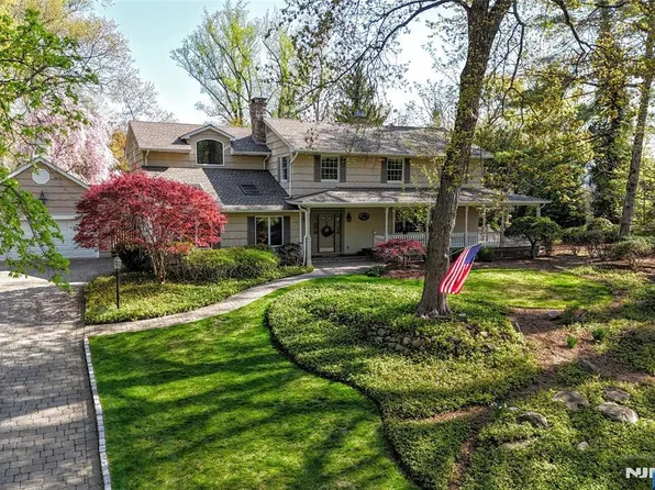 12 Beresford Rd, Allendale, NJ 07401